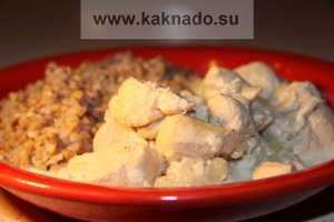 бессолевая диета, рецепт курицы в сметанном соусе с чесноком и луком