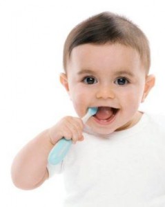 как правильно чистить зубы маленькому ребенку