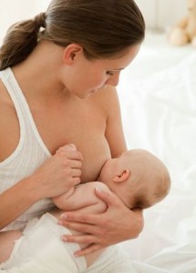 нужно ли кормить ребенка грудью
